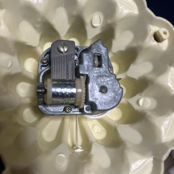 VTG Lidco Floral Wall Mount Music Box w/Pull Cord -Plays Christmas Music- Works - Picture 4 of 5